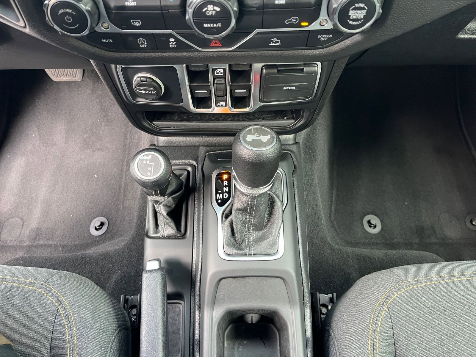 Used 2025 Jeep Wrangler Sport S image 40