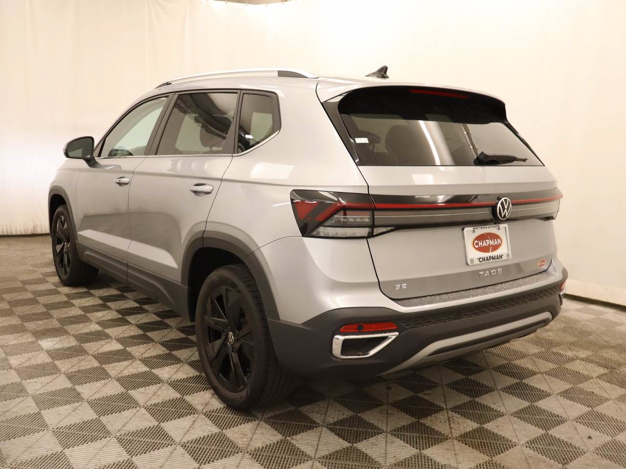 New 2026 Volkswagen Taos SE FWD image 3