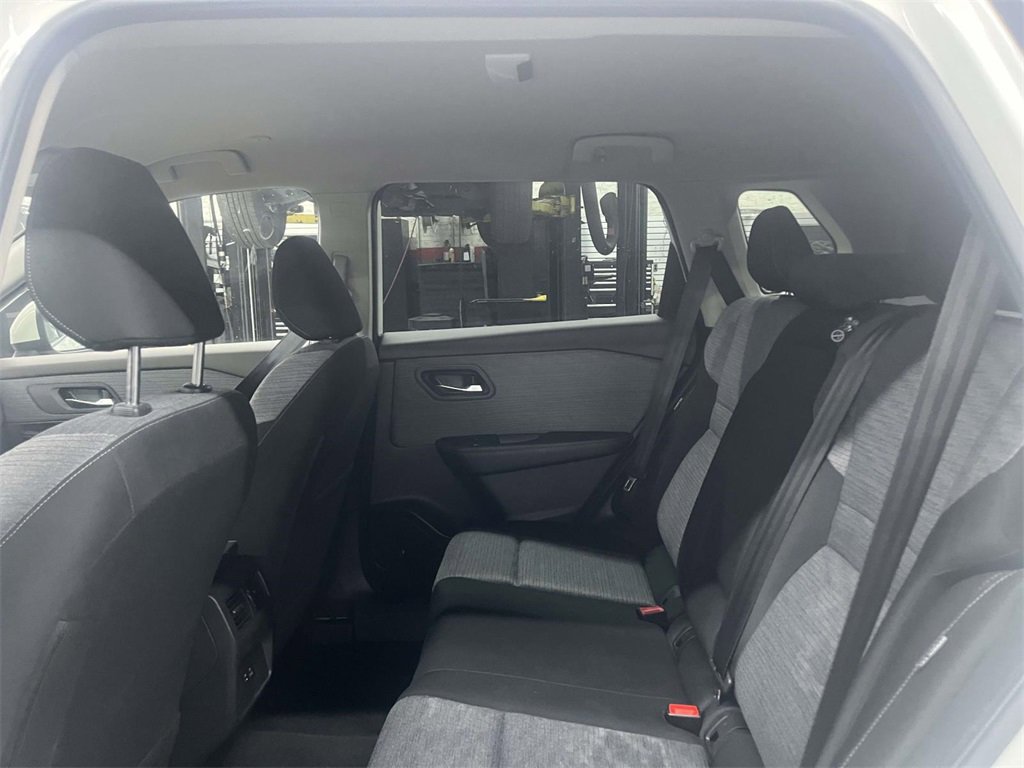Used 2023 Nissan Rogue SV image 13