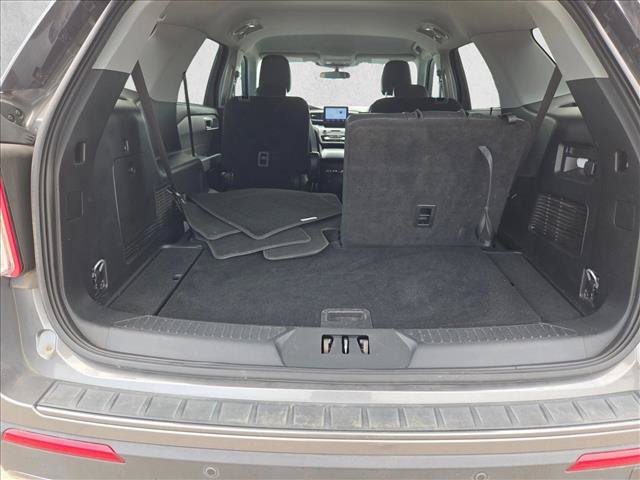Used 2023 Ford Explorer XLT w/ Equipment Group 202A RWD image 6
