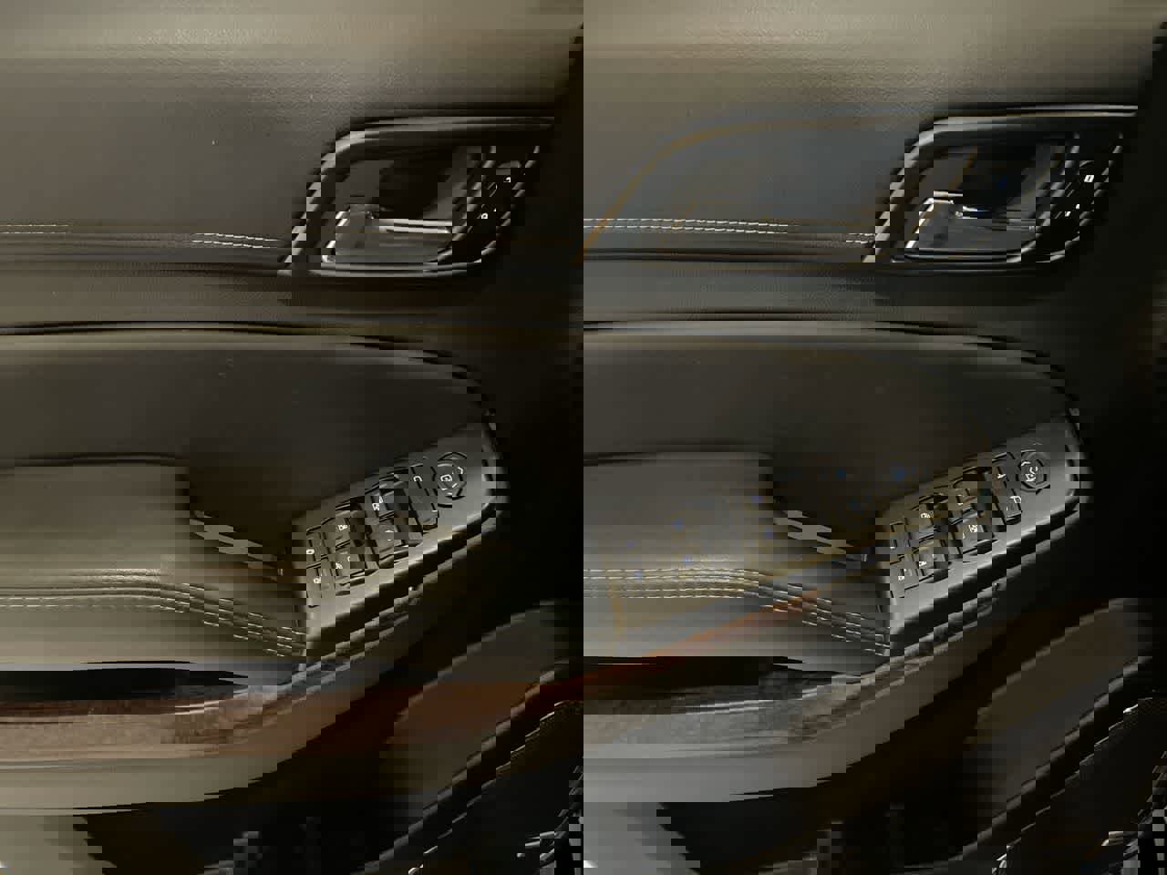 Used 2017 GMC Yukon SLE w/ SLE Value Package image 13