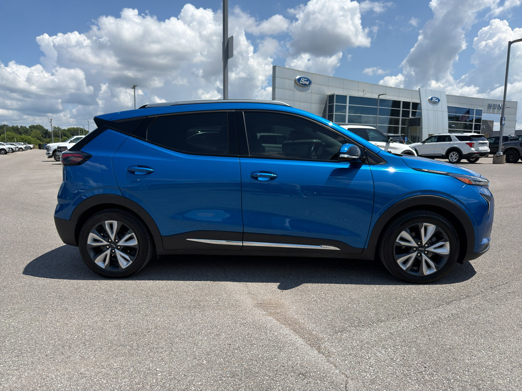 Used 2022 Chevrolet Bolt EUV LT w/ Convenience Package FWD image 4