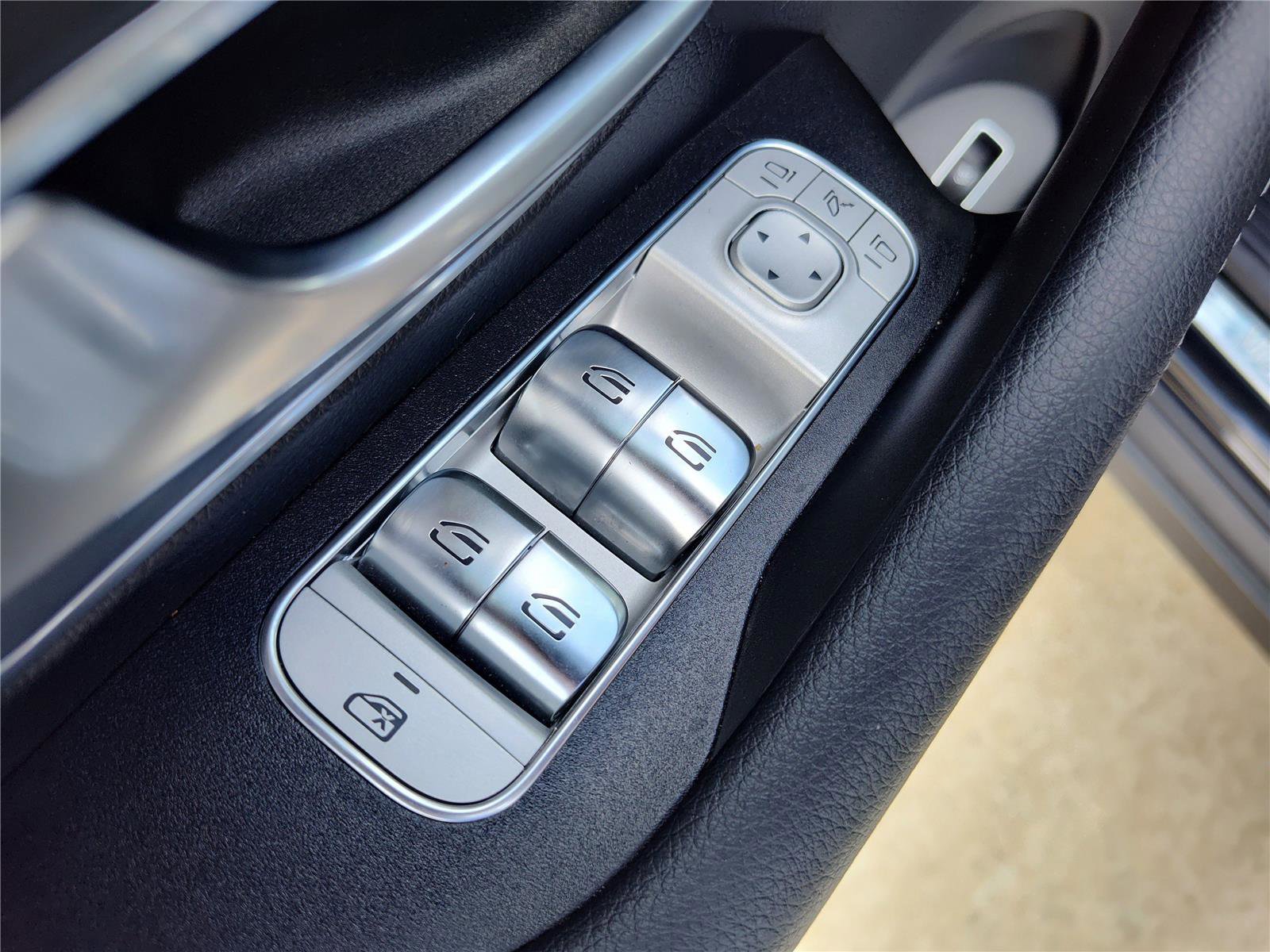 Used 2025 Mercedes-Benz GLE 350 4MATIC image 16