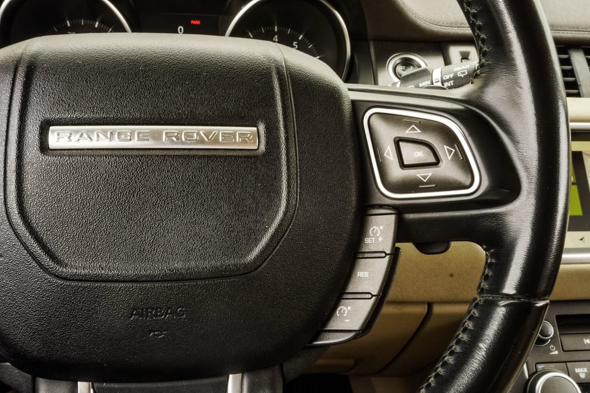 Used 2018 Land Rover Range Rover Evoque SE AWD/4WD image 27