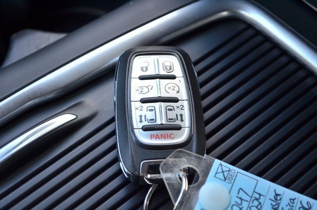 Used 2024 Chrysler Pacifica Touring-L image 26