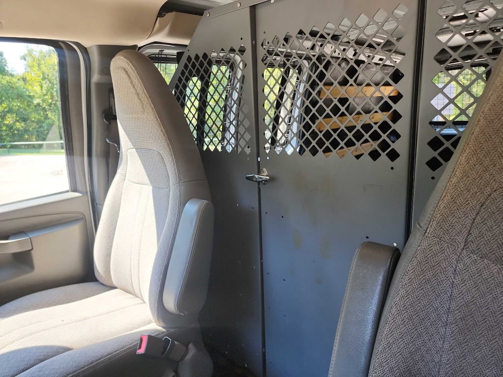 Used 2018 Chevrolet Express 2500 w/ Driver Convenience Package RWD image 26