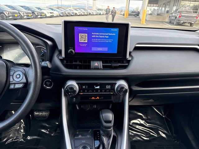 Used 2025 Toyota RAV4 XLE AWD/4WD image 23