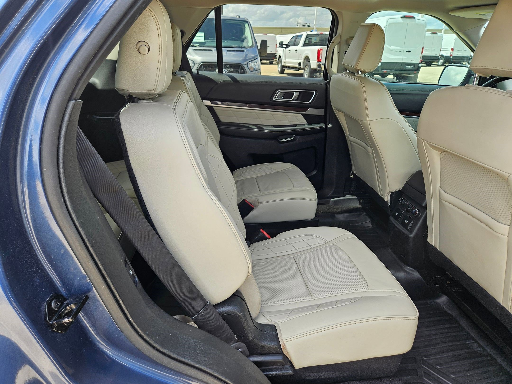 Used 2019 Ford Explorer Platinum image 28