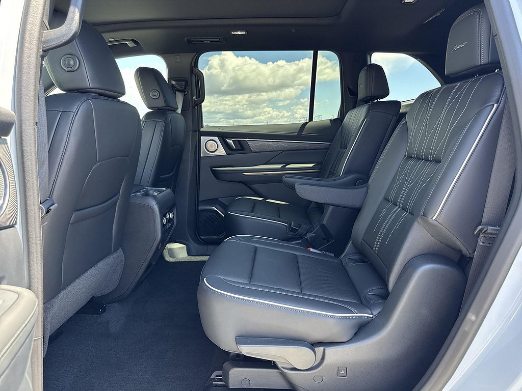 New 2026 Buick Enclave Avenir w/ Super Cruise Package FWD image 25