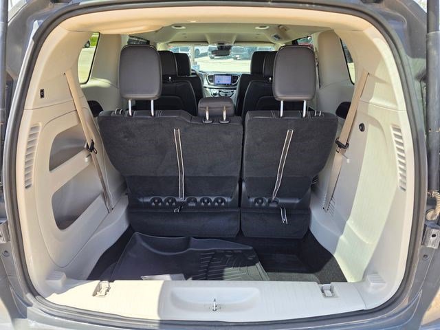 Certified 2022 Chrysler Pacifica Touring-L FWD image 10
