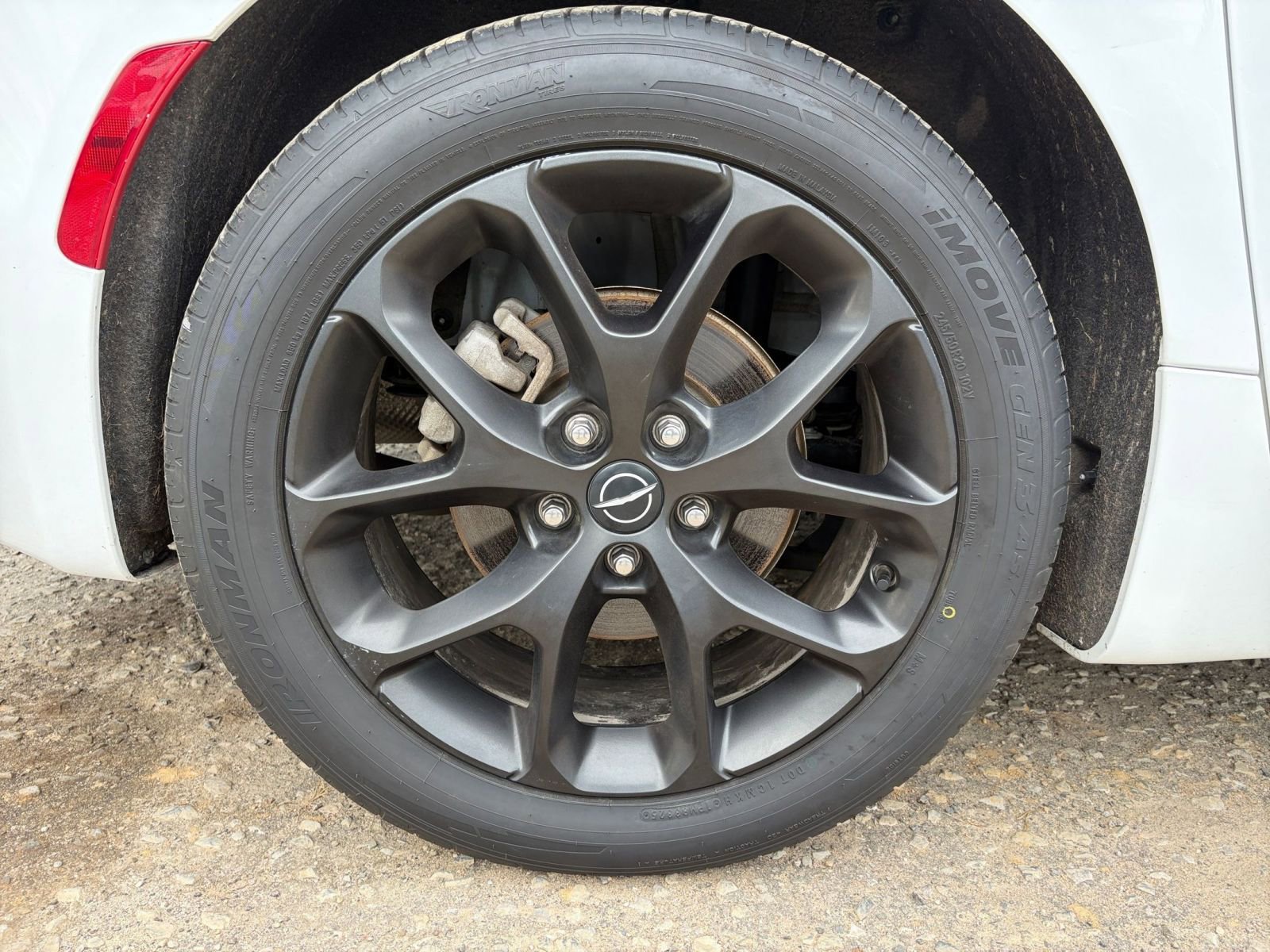 Used 2025 Chrysler Pacifica Limited image 34