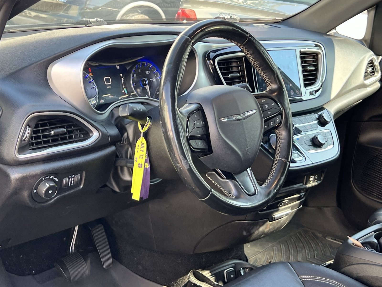 Used 2020 Chrysler Pacifica Touring-L Plus FWD image 13
