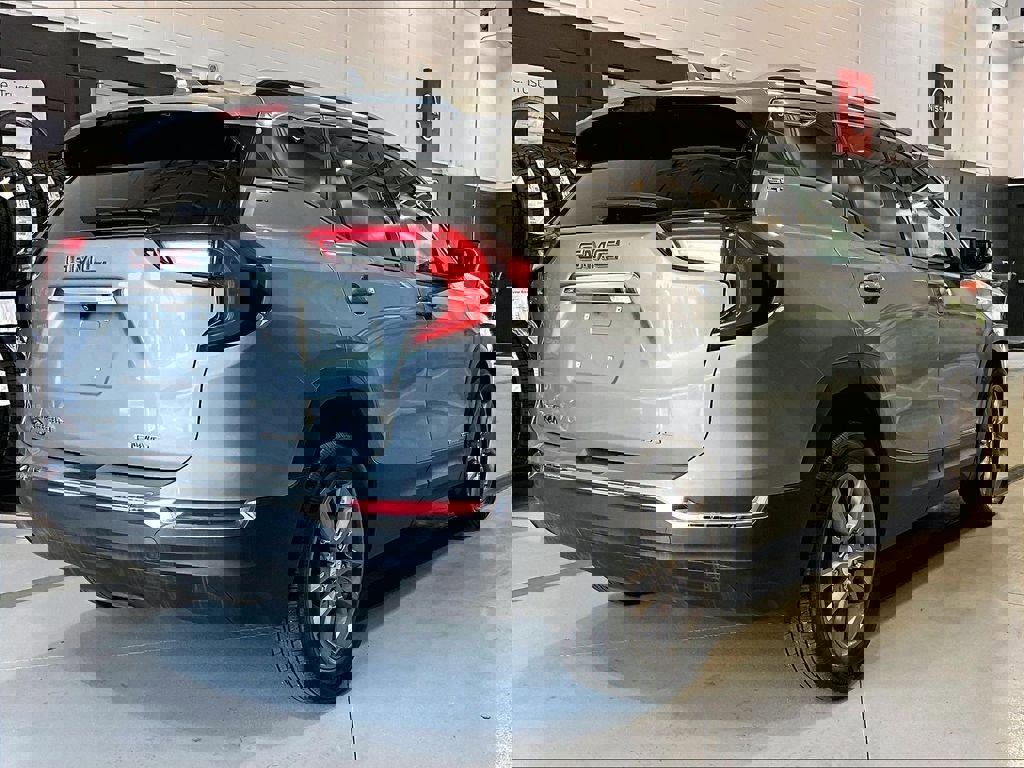 Used 2023 GMC Terrain SLT image 4