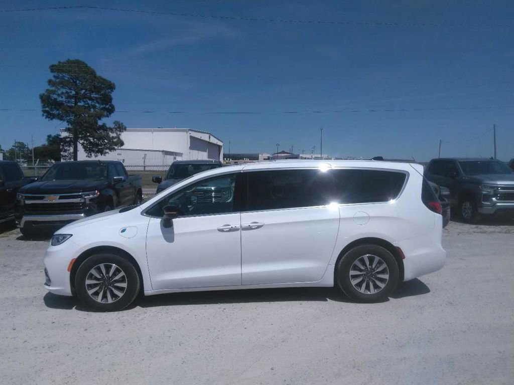 Used 2024 Chrysler Pacifica Limited FWD image 6