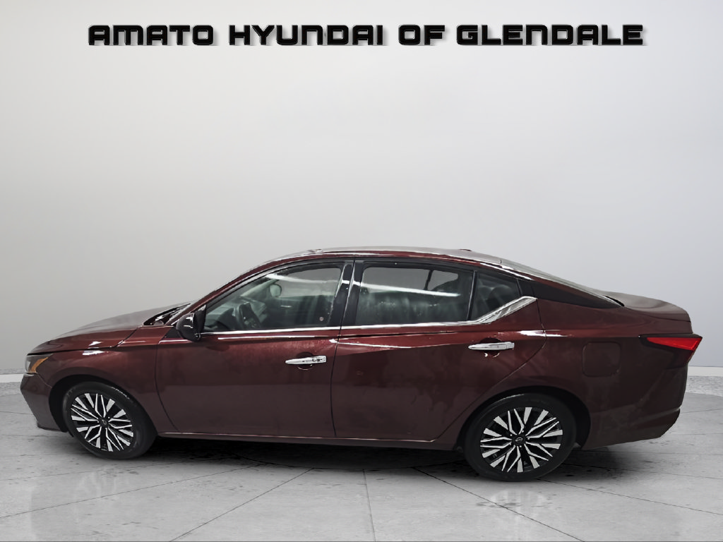 Used 2024 Nissan Altima 2.5 SV FWD image 3