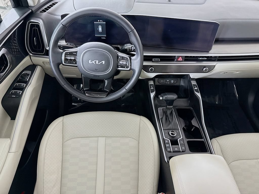 Used 2025 Kia Sorento S w/ Panoramic Sunroof Package AWD/4WD image 3
