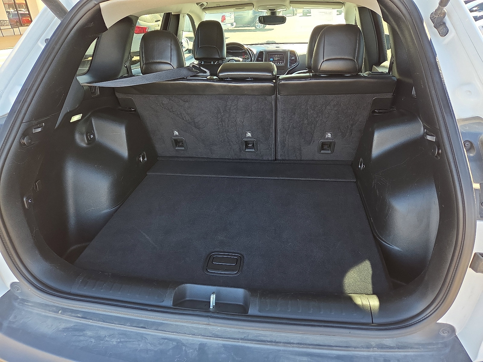 Used 2020 Jeep Cherokee Latitude Plus w/ Cold Weather Group image 9