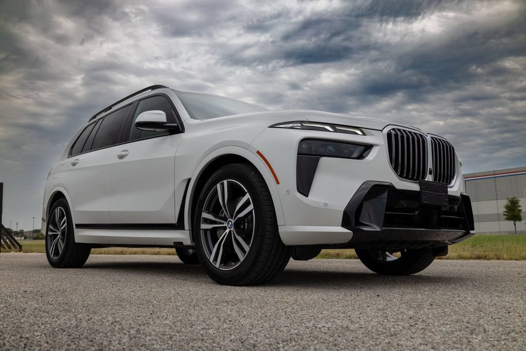 Used 2026 BMW X7 xDrive40i w/ M Sport Package AWD/4WD image 1