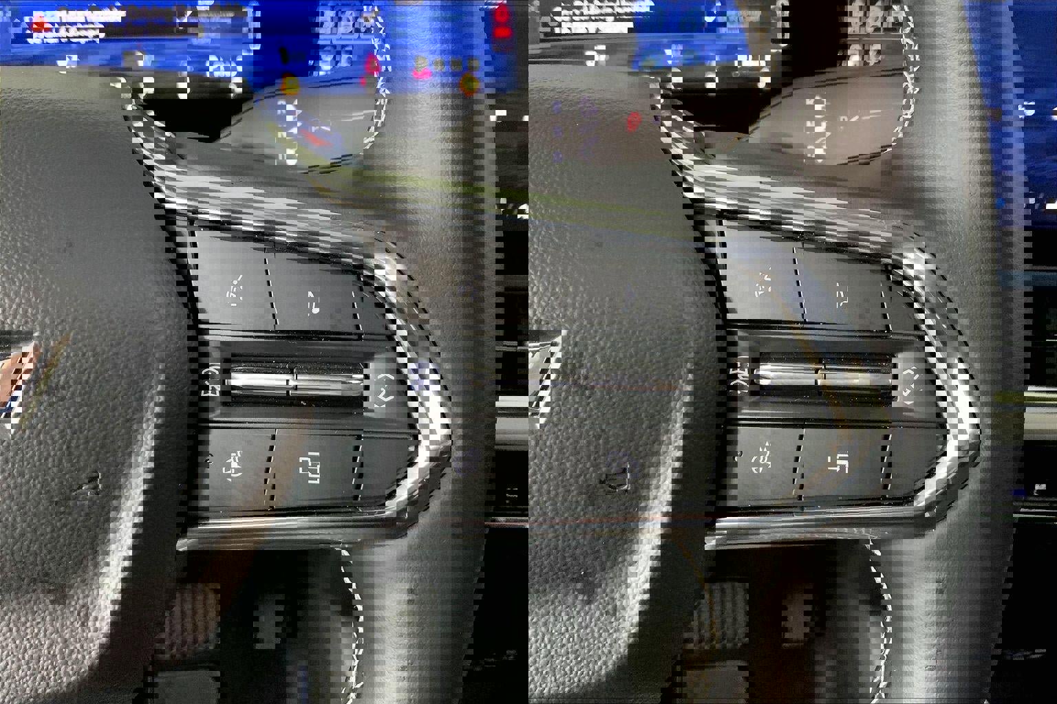 Used 2025 Chevrolet Equinox EV LT FWD image 19