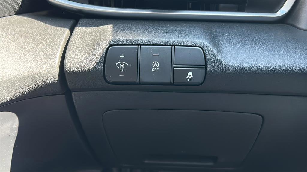 Certified 2025 Hyundai Elantra SE image 28