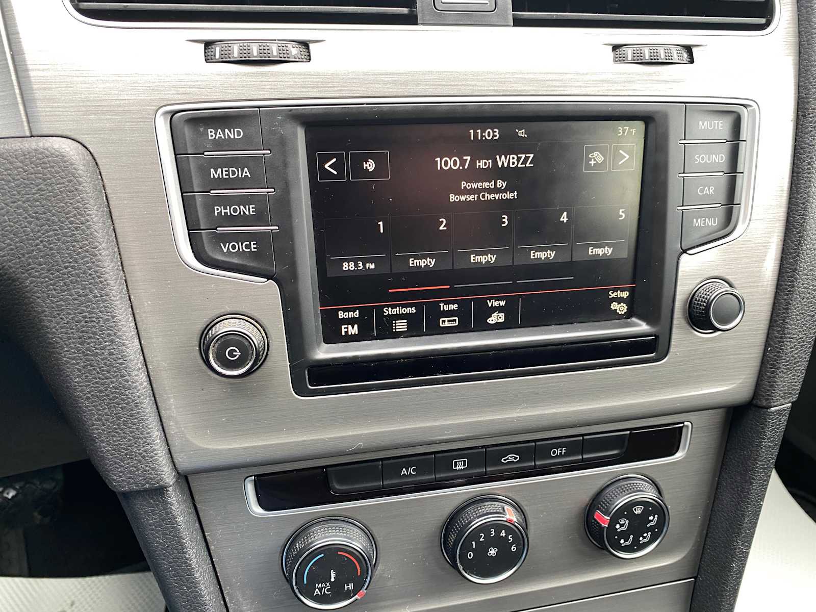 Used 2016 Volkswagen Golf S image 16