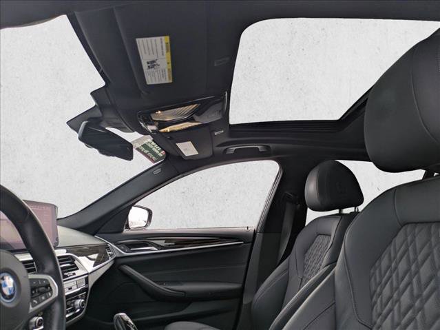 Used 2023 BMW 530e w/ M Sport Package image 16