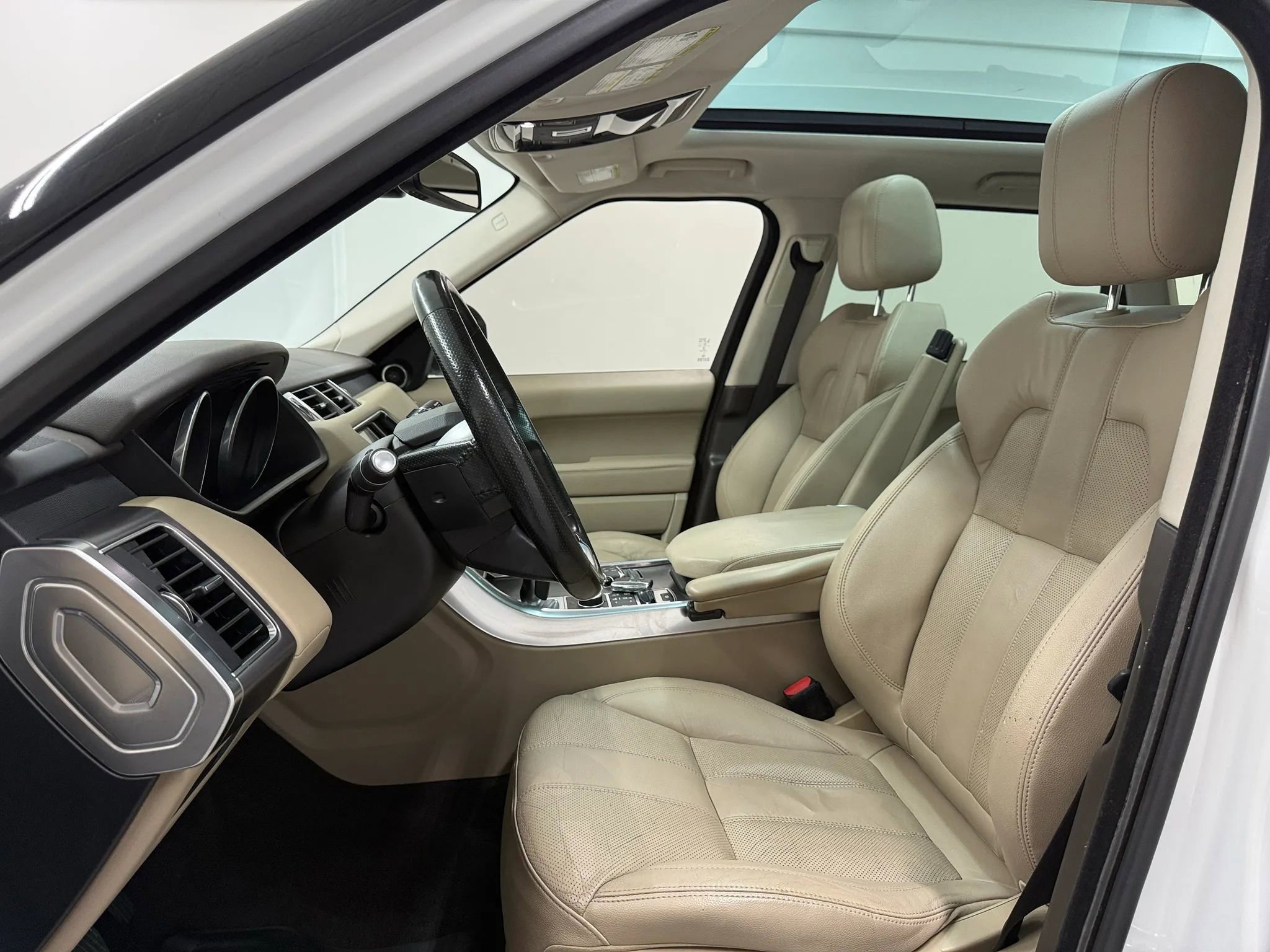 Used 2016 Land Rover Range Rover Sport SE image 12