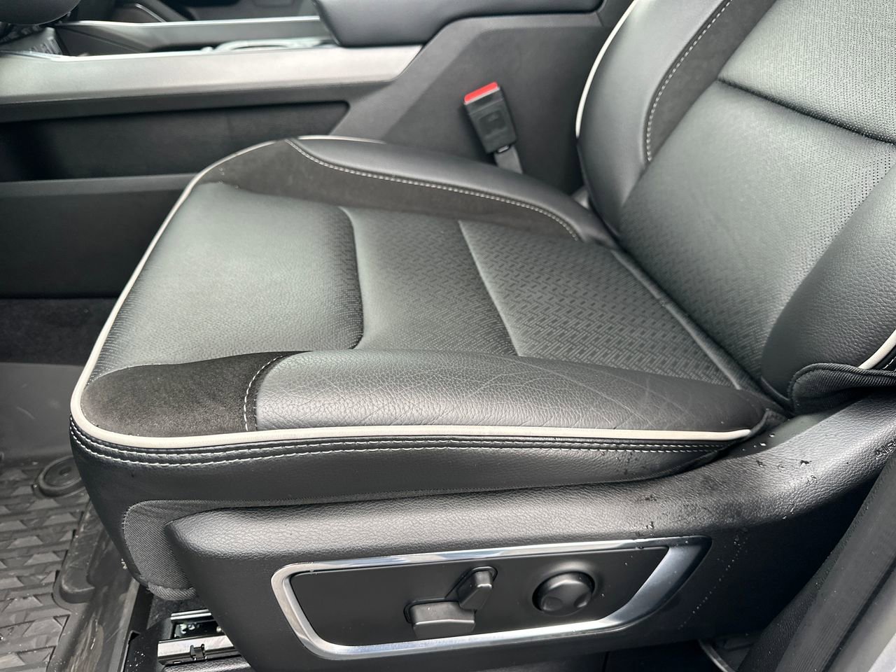 New 2025 RAM 1500 Laramie w/ Advanced Safety Group II image 15