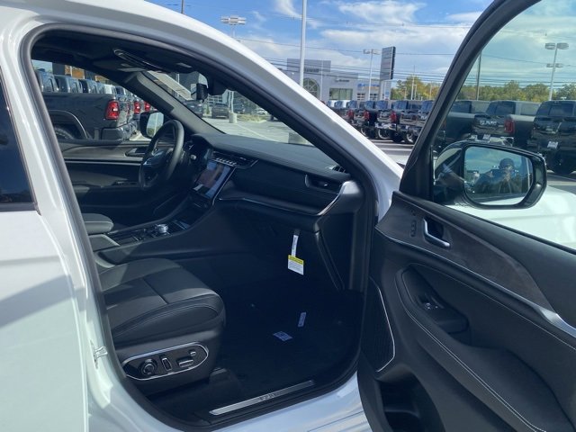 New 2025 Jeep Grand Cherokee L Overland image 29