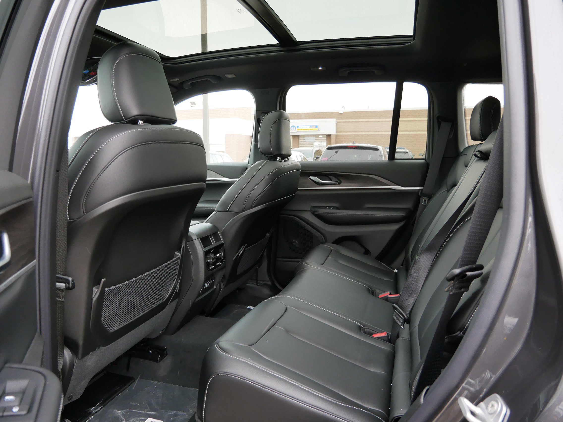 New 2025 Jeep Grand Cherokee Limited w/ Trailer Tow Package image 8