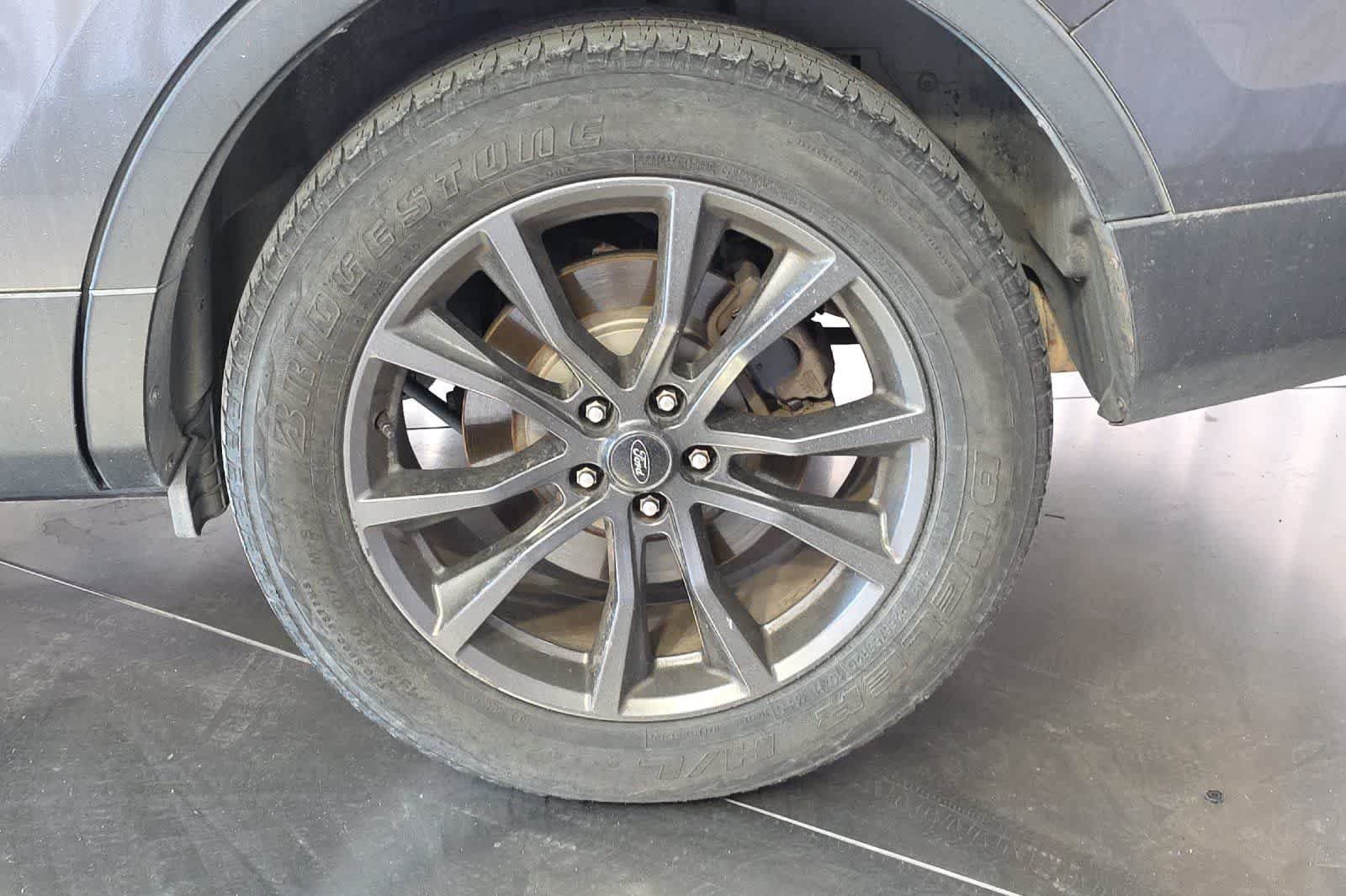 Used 2017 Ford Explorer XLT w/ Equipment Group 202A AWD/4WD image 12