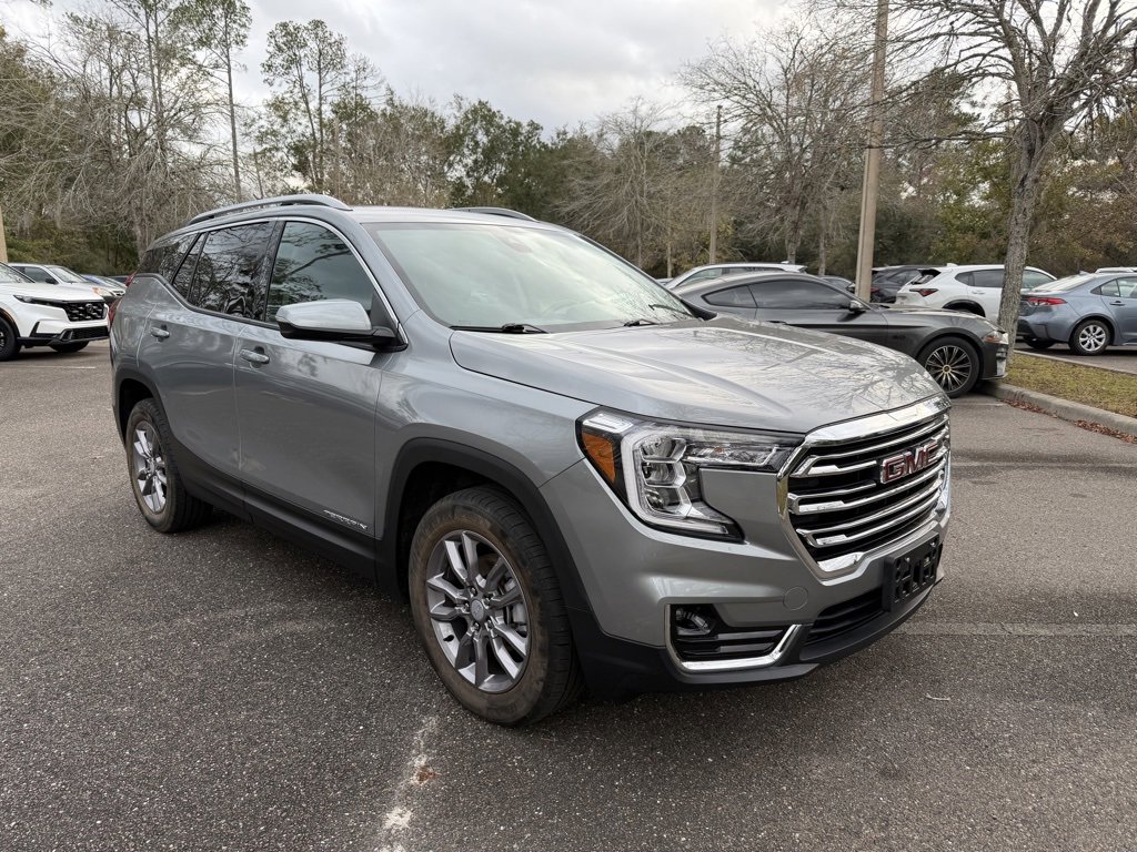 Used 2024 GMC Terrain SLT image 1