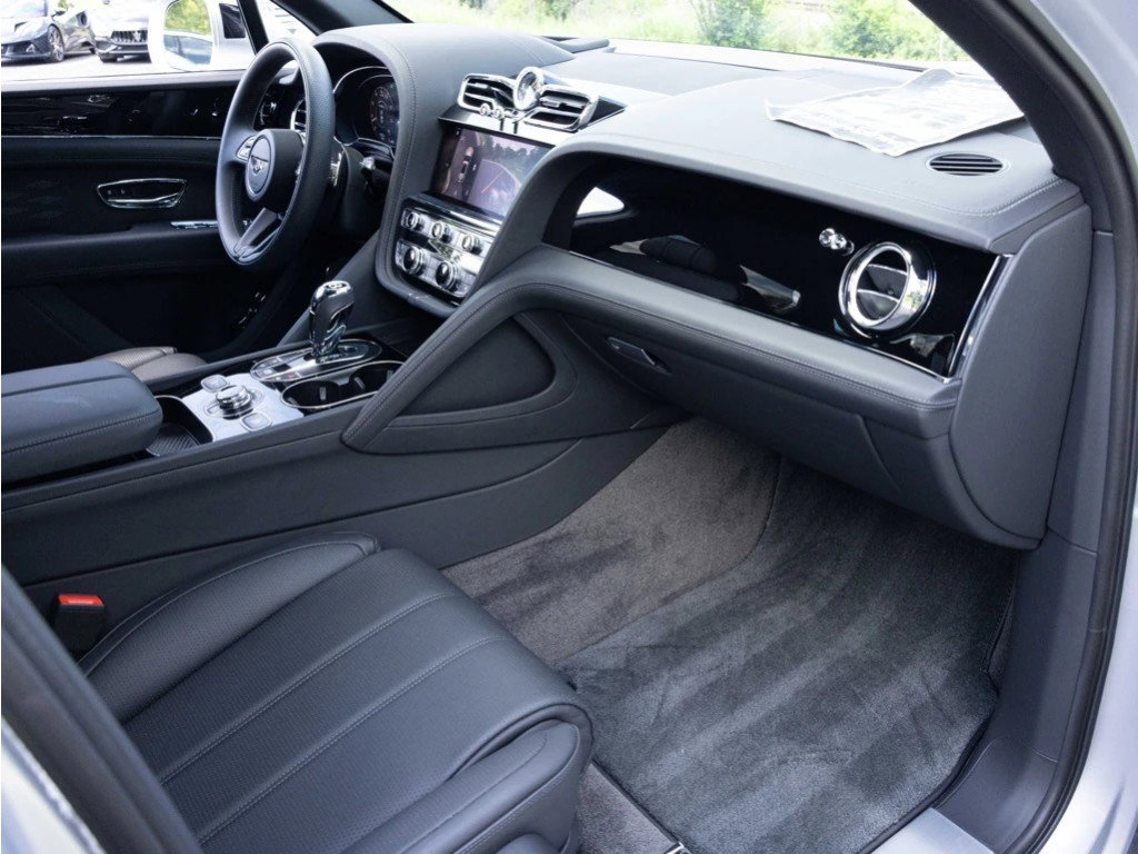 Certified 2024 Bentley Bentayga Extended Wheelbase image 4