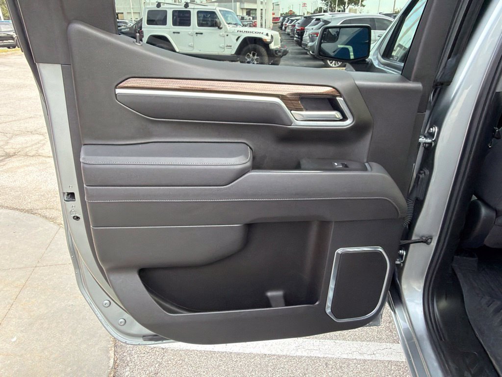 Used 2025 Chevrolet Silverado 1500 LT AWD/4WD image 18
