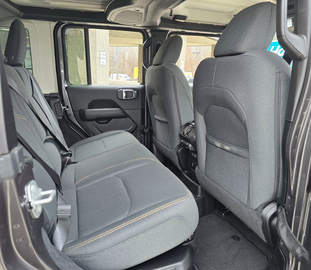 Used 2025 Jeep Wrangler Unlimited Sahara w/ Safety Group image 21