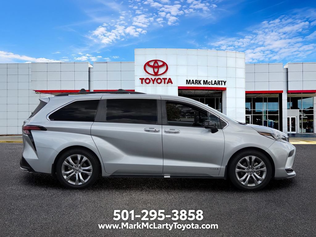 Used 2021 Toyota Sienna XSE w/ XSE Plus Package FWD image 6