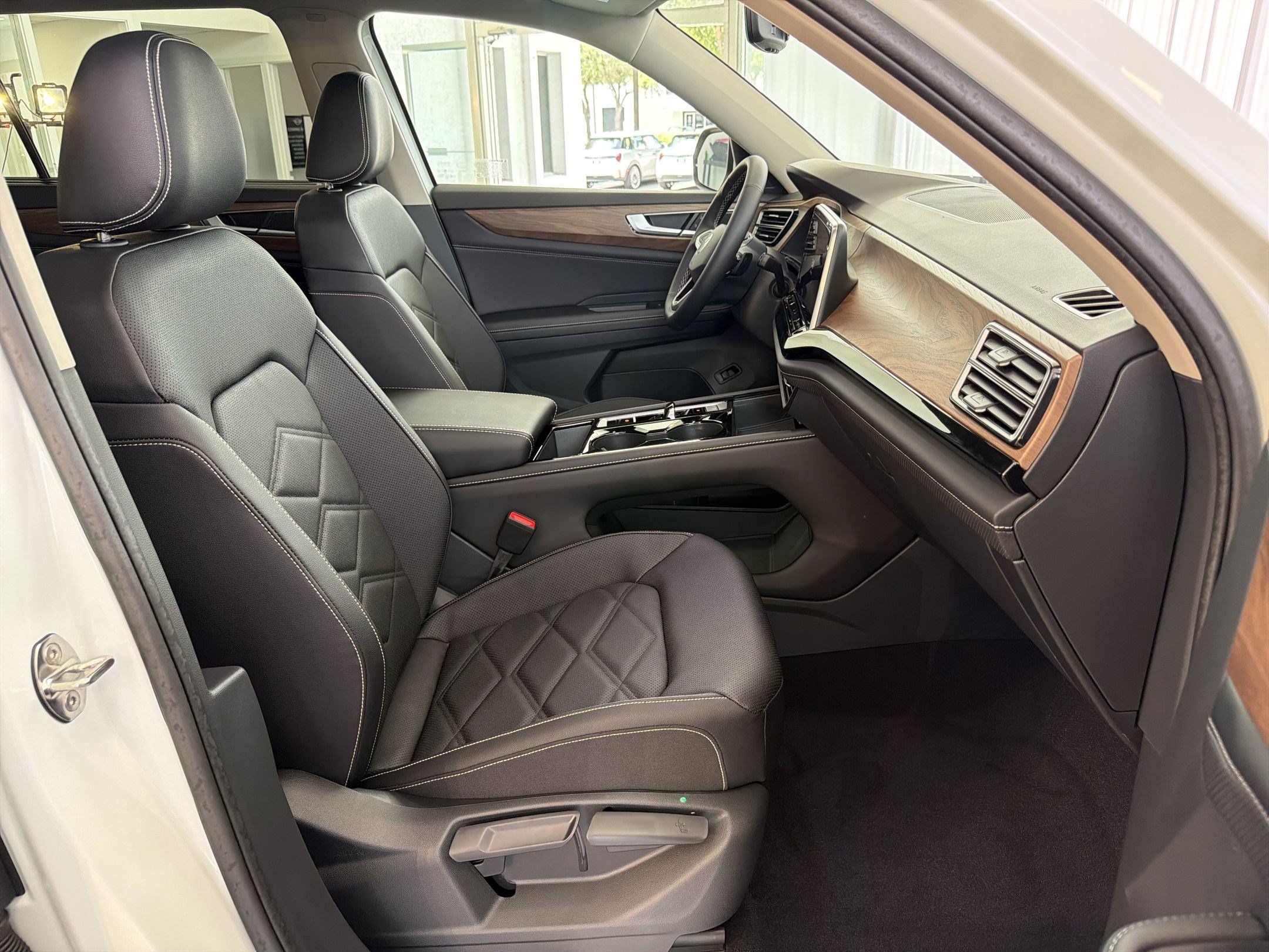 New 2026 Volkswagen Atlas SE FWD image 30