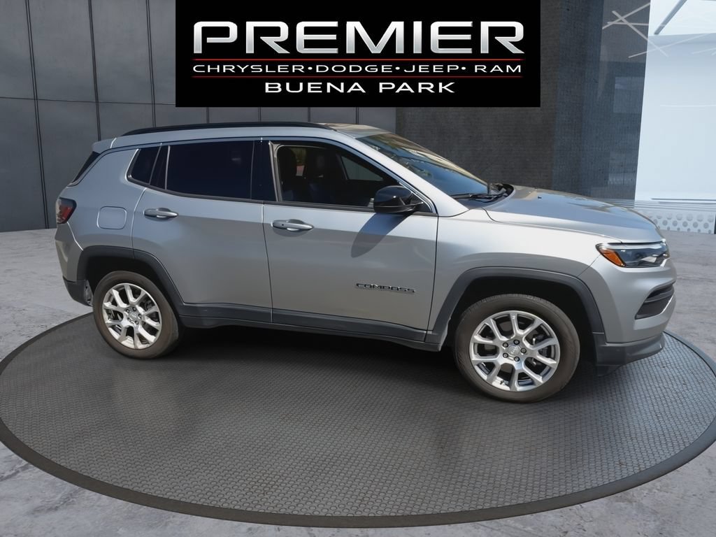 Certified 2023 Jeep Compass Latitude w/ Sun and Sound Group AWD/4WD image 9
