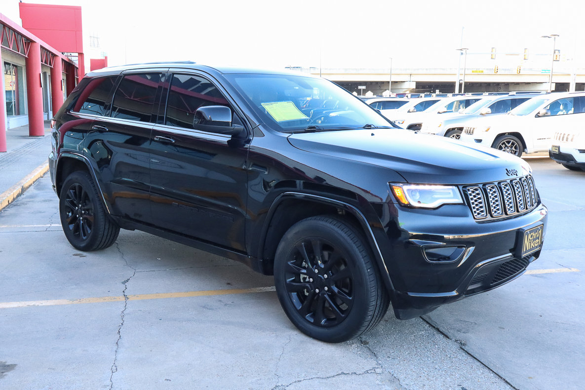 Used 2022 Jeep Grand Cherokee Laredo X AWD/4WD image 4