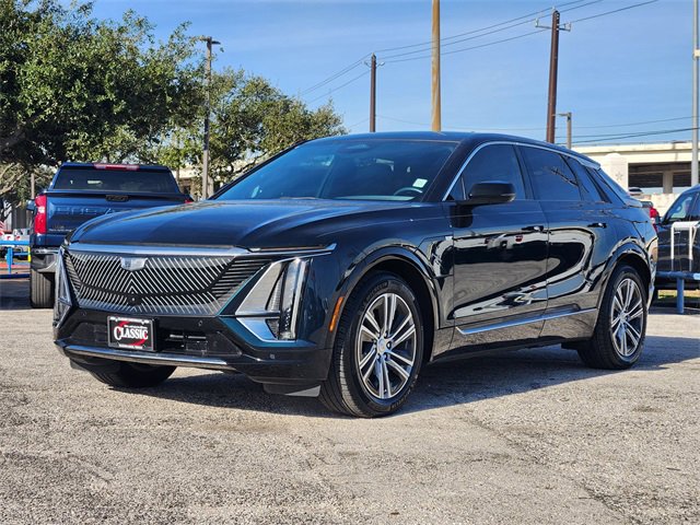 Used 2024 Cadillac Lyriq Luxury image 3