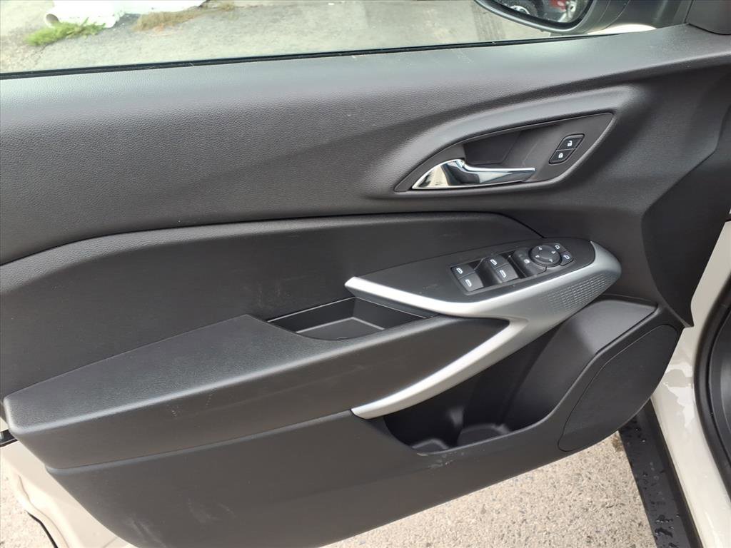 New 2026 Chevrolet Trax RS w/ Driver Confidence Package image 6