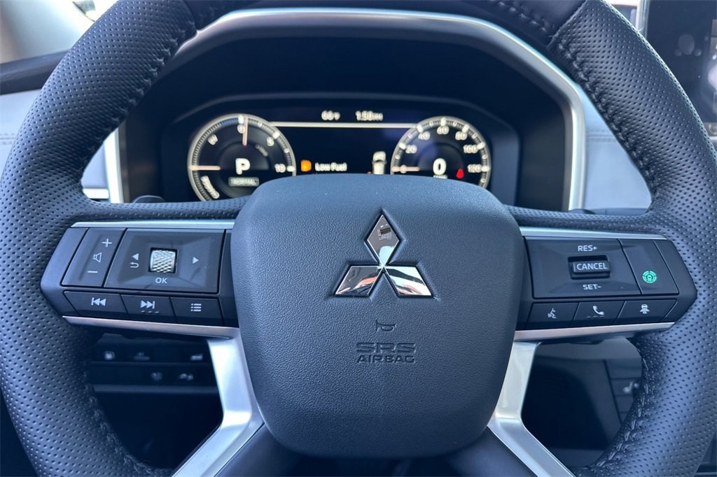 New 2025 Mitsubishi Outlander SEL image 23