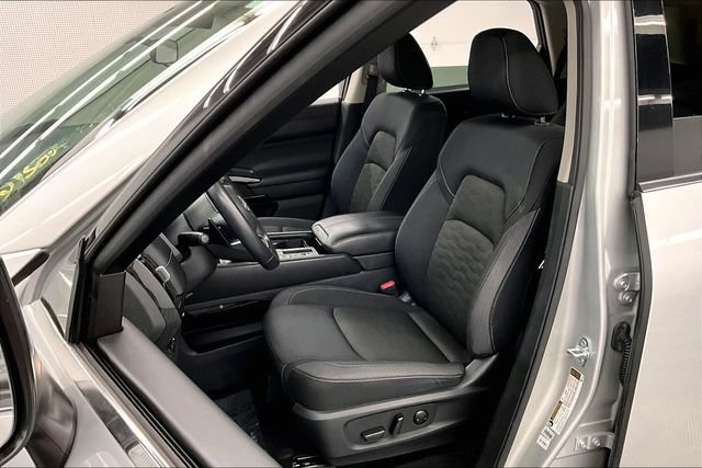 Used 2025 Nissan Pathfinder SV FWD image 22