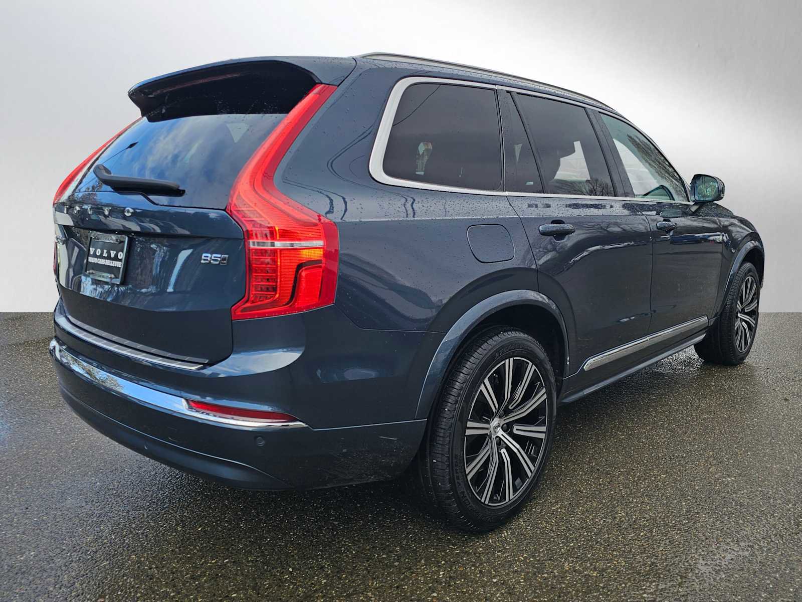 Used 2025 Volvo XC90 B5 Core w/ Protection Package Premier image 3