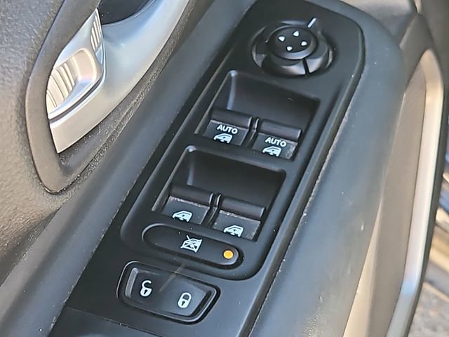 Used 2023 Jeep Renegade Limited image 13