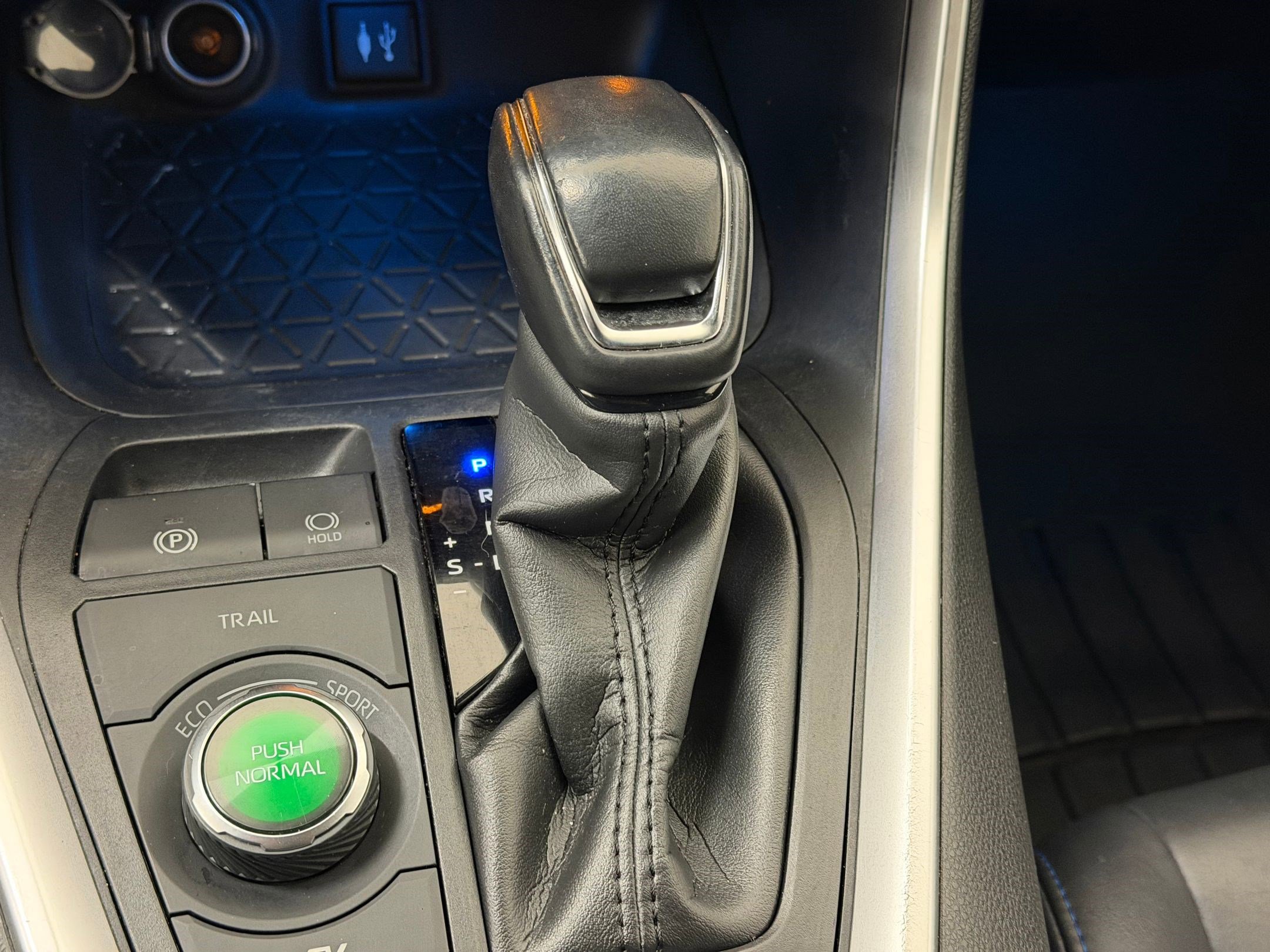 Used 2019 Toyota RAV4 XSE w/ Carpet Mat Package image 17