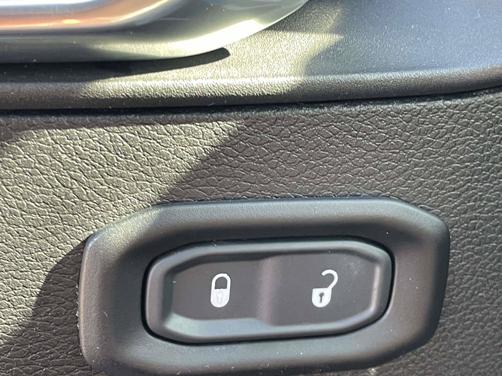 Used 2021 Jeep Gladiator Mojave AWD/4WD image 23