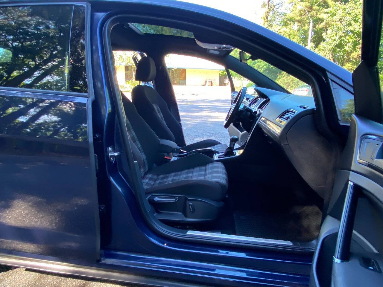 Used 2018 Volkswagen GTI SE FWD image 55