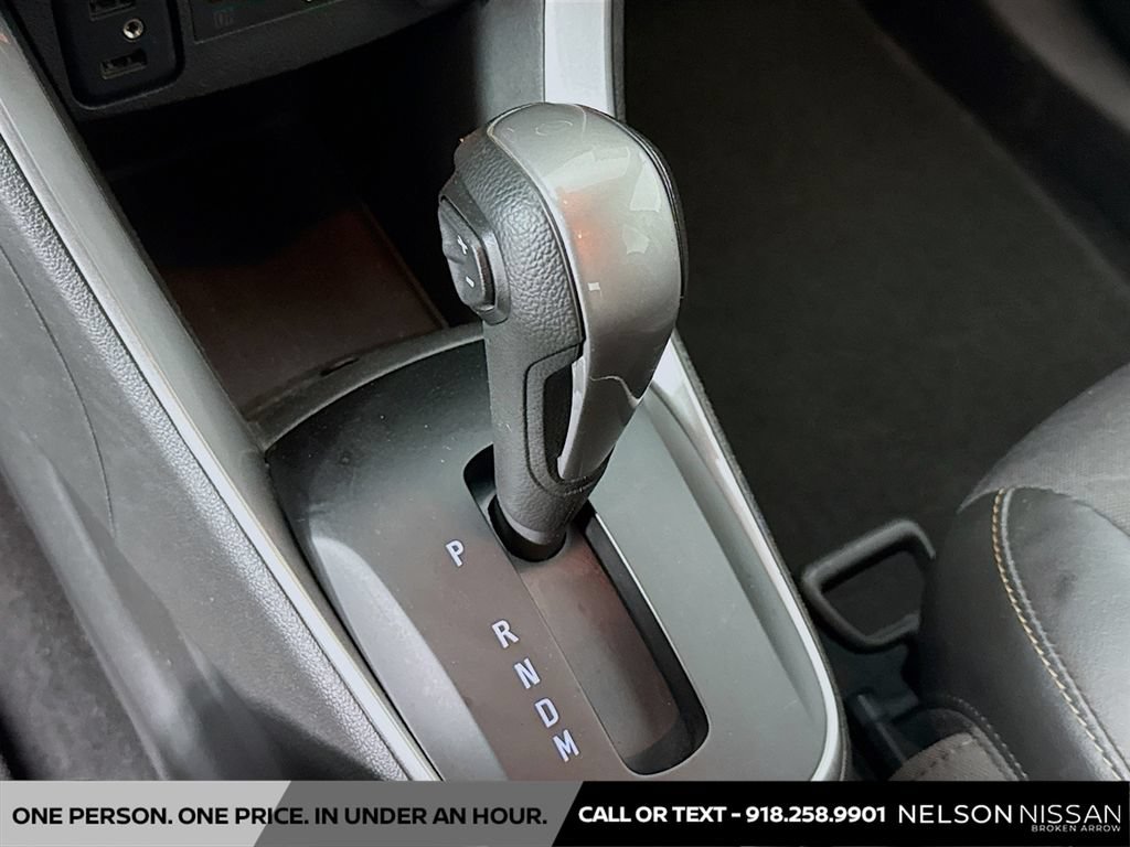 Used 2020 Chevrolet Trax LT w/ LT Convenience Package AWD/4WD image 16