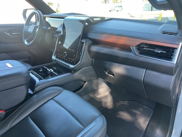 Used 2025 GMC Yukon Denali image 26